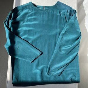 Irna (10) 100% silk blouse in emerald green, vintage.